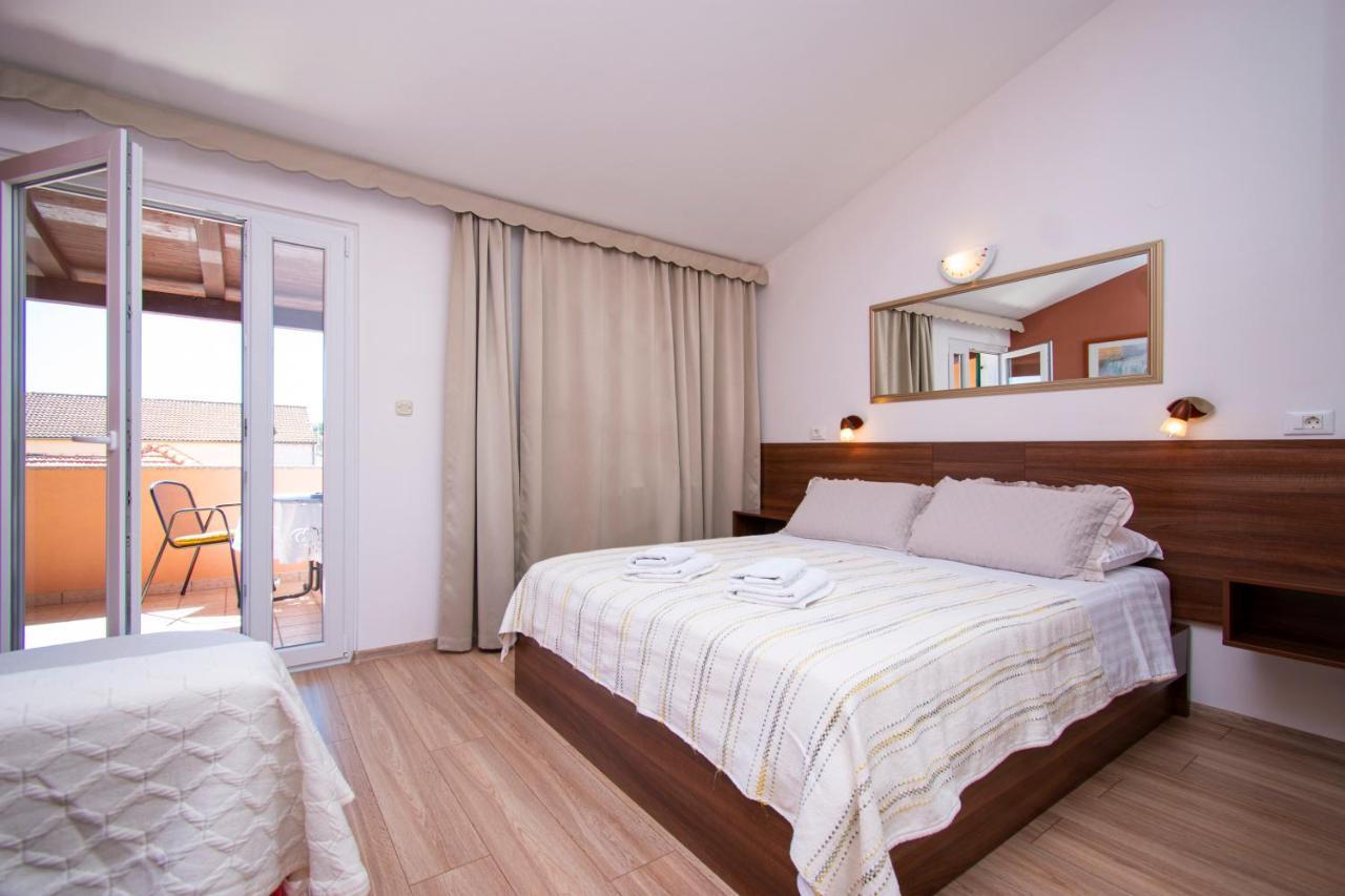 Villa Rosa Brodarica  Esterno foto